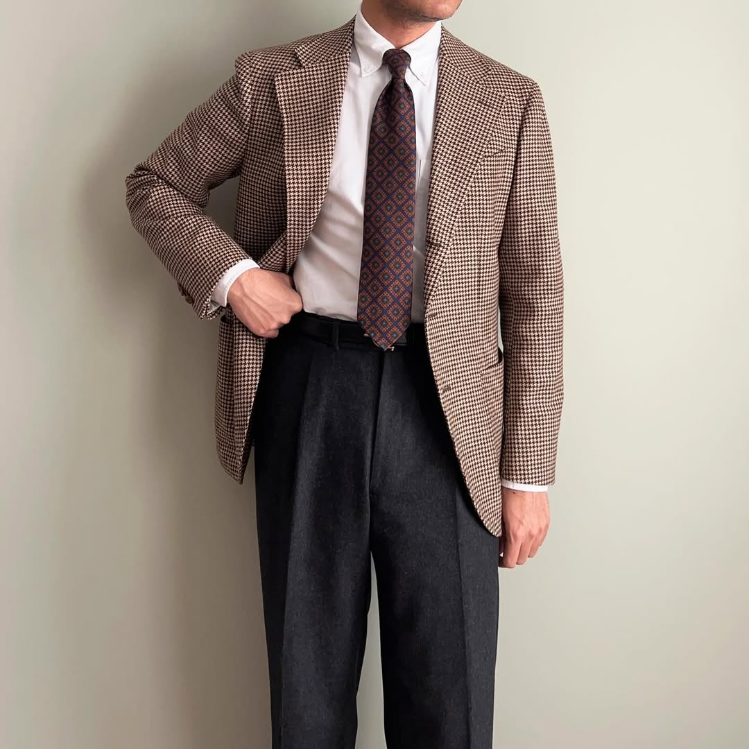 Ancient Madder Silk Tie - Navy - Hand-Rolled